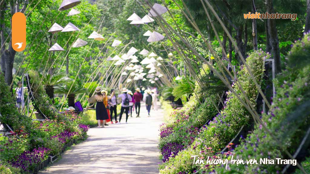 Con đường nón lá là địa điểm sống ảo "siêu hot” tại đảo suối Hoa Lan Nha Trang