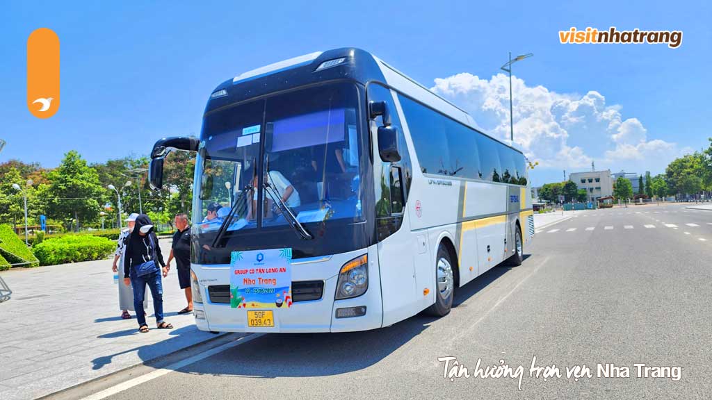 Phương tiện ô tô đời mới phục vụ Quý khách trong suốt hành trình tour du lịch đảo Điệp Sơn trong 1 ngày