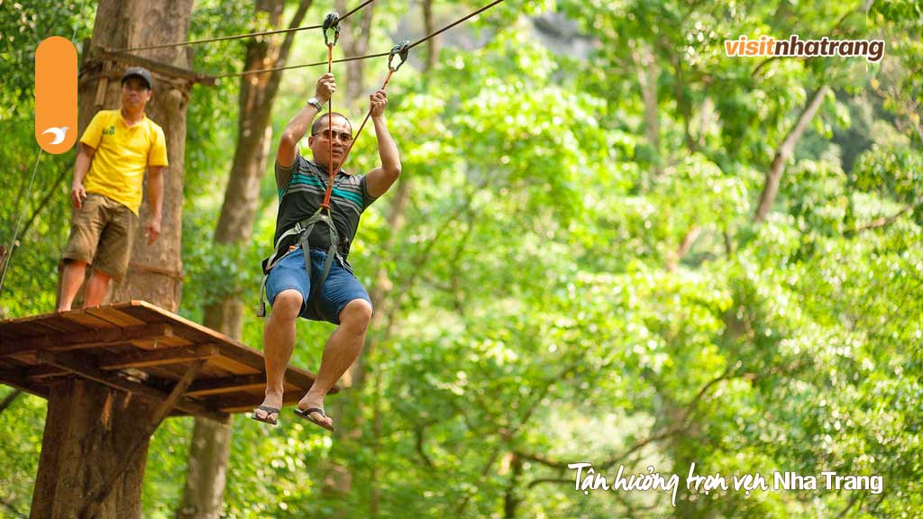 Tha hồ trải nghiệm trò chơi Tarzan đu dây tại khu du lịch Yang Bay