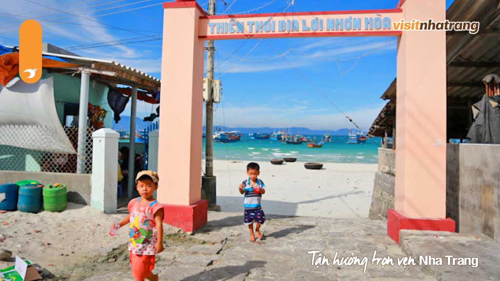 Khi đi tour du lịch tại Dốc Lết Nha Trang bạn sẽ có cơ hội khám phá làng chài ven biển Ninh Thủy
