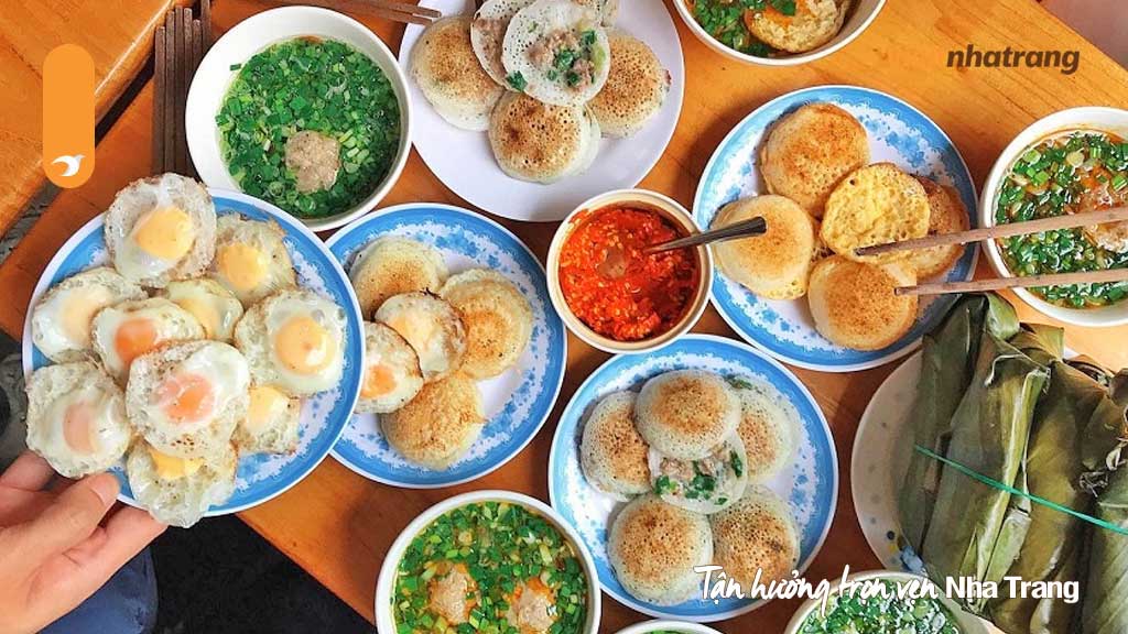 Đặc sản bánh căn Điệp Sơn được rất nhiều du khách ưa thích khi đi tour du lịch Điệp Sơn Nha Trang
