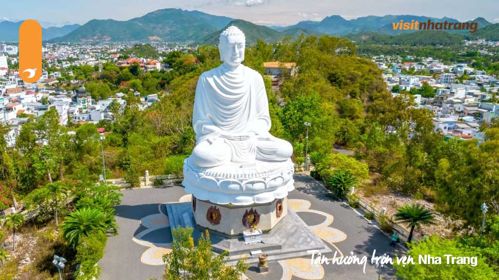 Bức tượng Phật trắng khổng lồ lớn nhất Việt Nam tại chùa Long Sơn