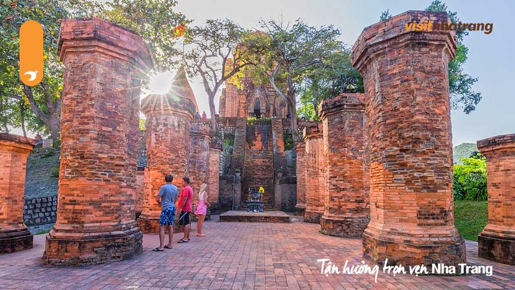 Tháp bà Ponagar là một di tích kiến trúc Chăm Pa nổi tiếng ở thành phố Nha Trang, tỉnh Khánh Hòa