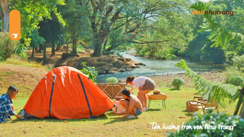 Thời điểm tốt nhất để đi tour camping tại Nha Trang là từ tháng 5 đến tháng 9, khi thời tiết khô ráo, nắng ấm và ít mưa
