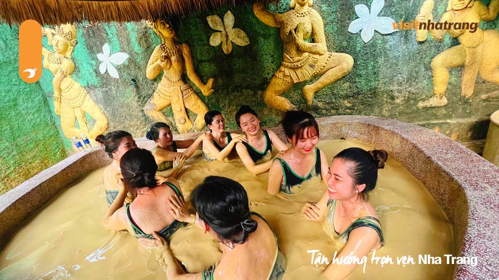 Tắm bùn khoáng tại Tháp bà Nha Trang là một trải nghiệm thú vị và bổ ích cho sức khỏe