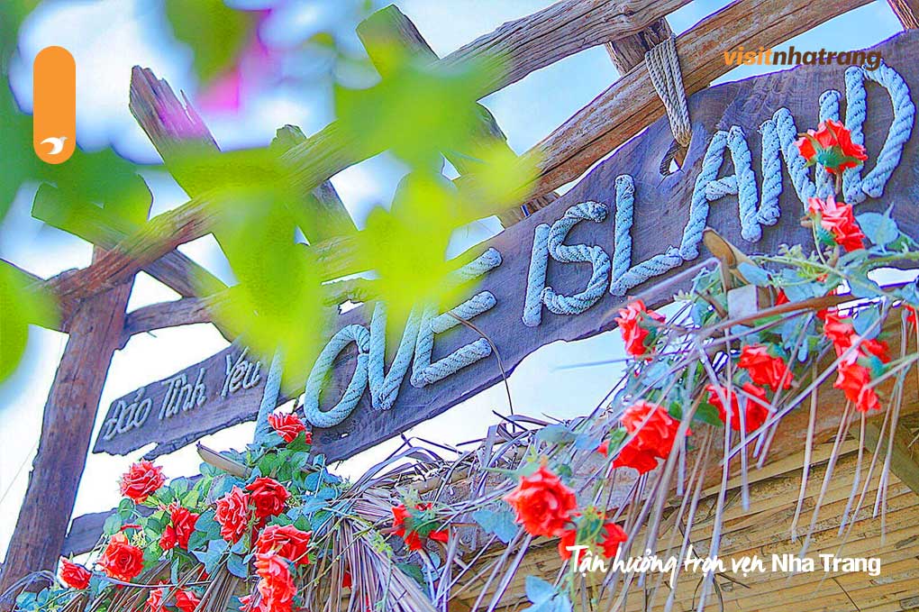 Cùng Visit Nha Trang thư giãn và ngắm cảnh biển xanh, cát trắng tại đảo Tình Yêu nhé