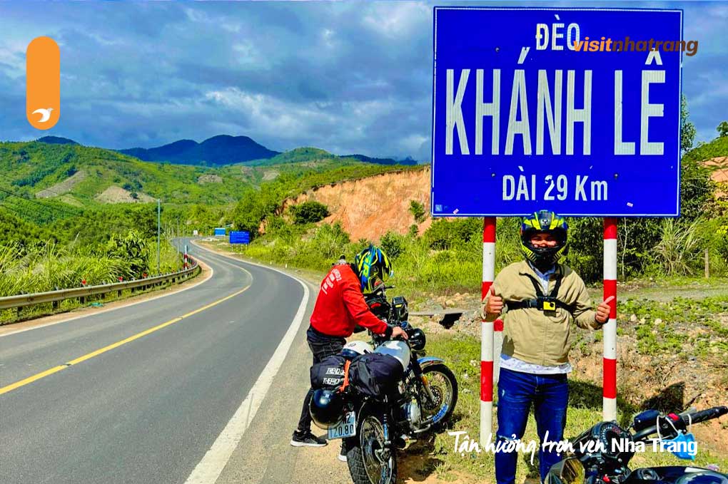 Có hai phương tiện chính để di chuyển từ Nha Trang đến đèo Khánh Vĩnh