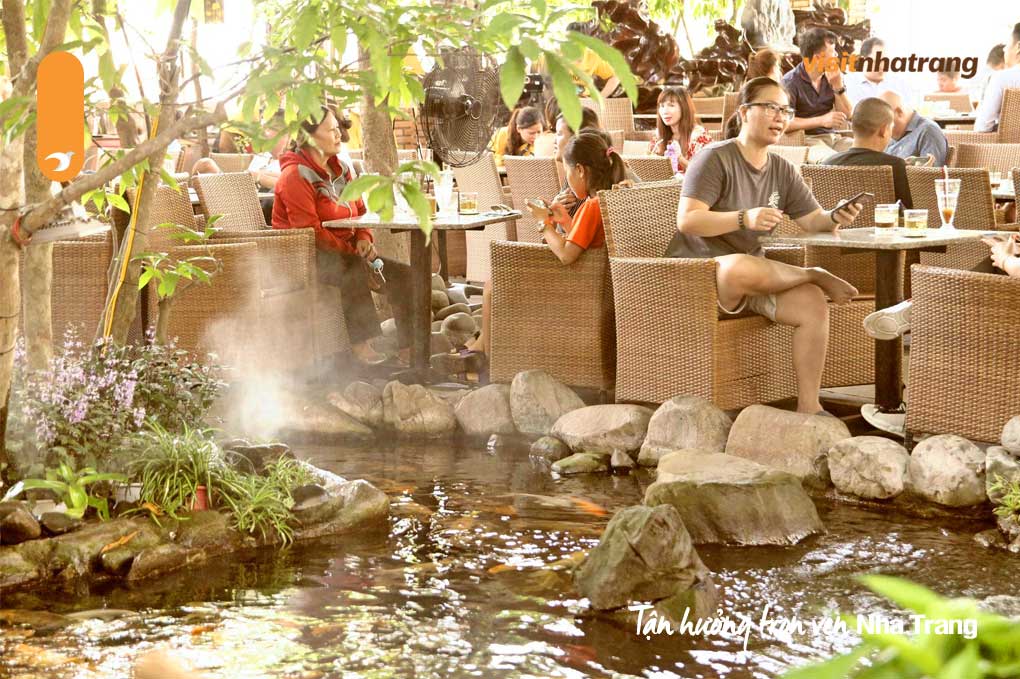 Quán cafe gần ga Nha Trang với phong cách sân vườn thoáng mát