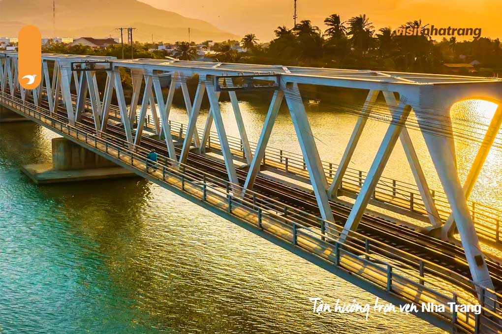 Cầu sắt Nha Trang thuộc phường Ngọc Hiệp, thành phố Nha Trang, tỉnh Khánh Hòa