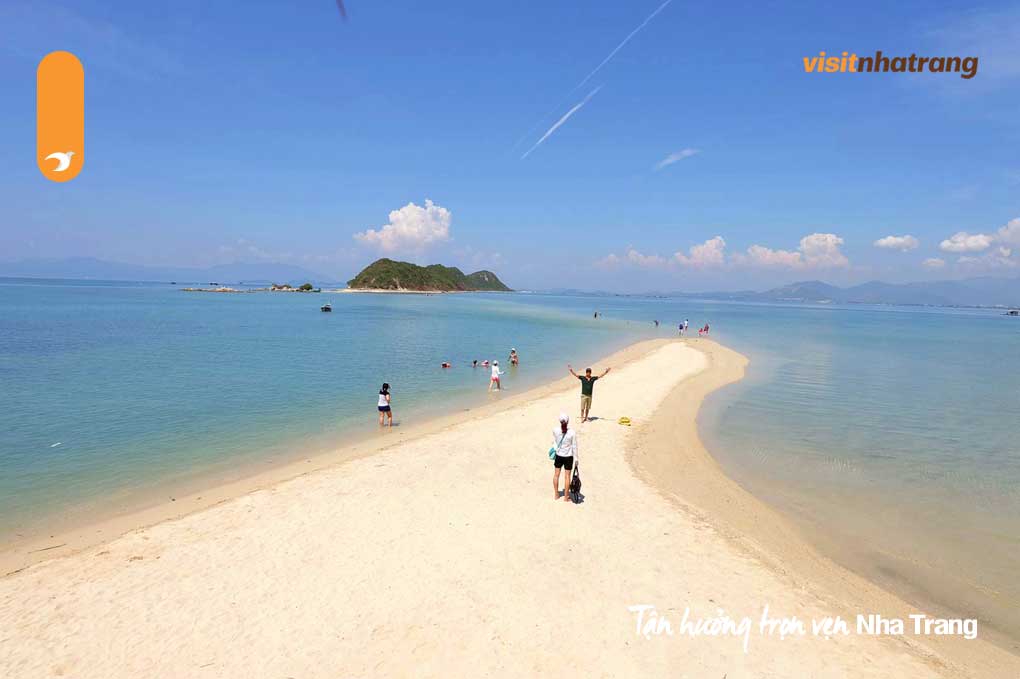 Điệp Sơn (hay còn gọi Hòn Bịp) là một dãy đảo gồm 3 hòn đảo nhỏ, nằm trong vùng biển thuộc vịnh Vân Phong
