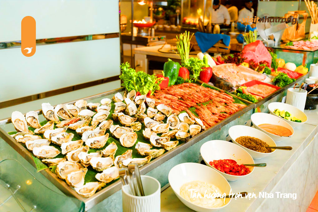 Đoàn sẽ được thưởng thức bữa tiệc buffet hải sản với thực đơn lên đến 100 món