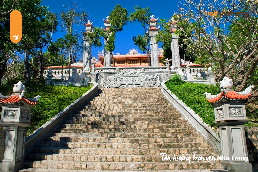 Cùng Visitnhatang khám phá ngôi chùa ẩn chứa nhiều điểu ký bí - Chùa Hải Đức Nha Trang