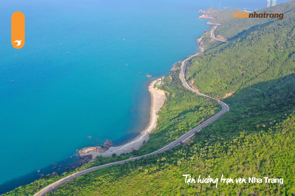 Đèo Lương Sơn Nha Trang - Cung đường ven biển đẹp ngỡ ngàng, say đắm lòng người