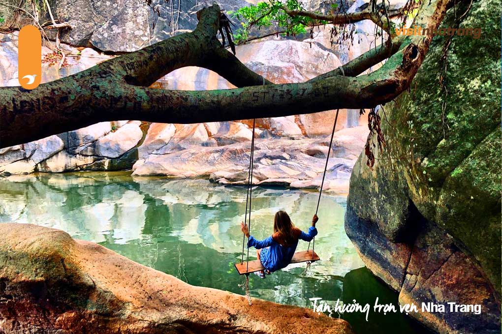 Vào khoảng thời gian này, Nha Trang đang ở mùa khô, ít mưa, bầu trời trong xanh và nắng ráo