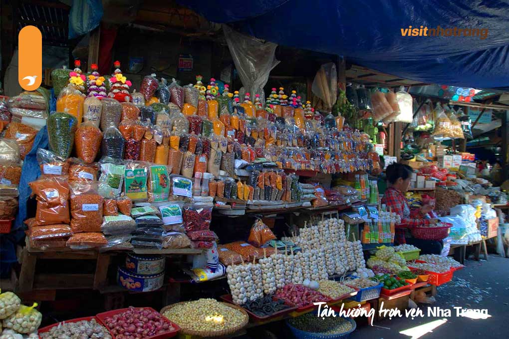 Nếu có thời gian, bạn có thể đến trực tiếp các làng nghề để mua sản phẩm