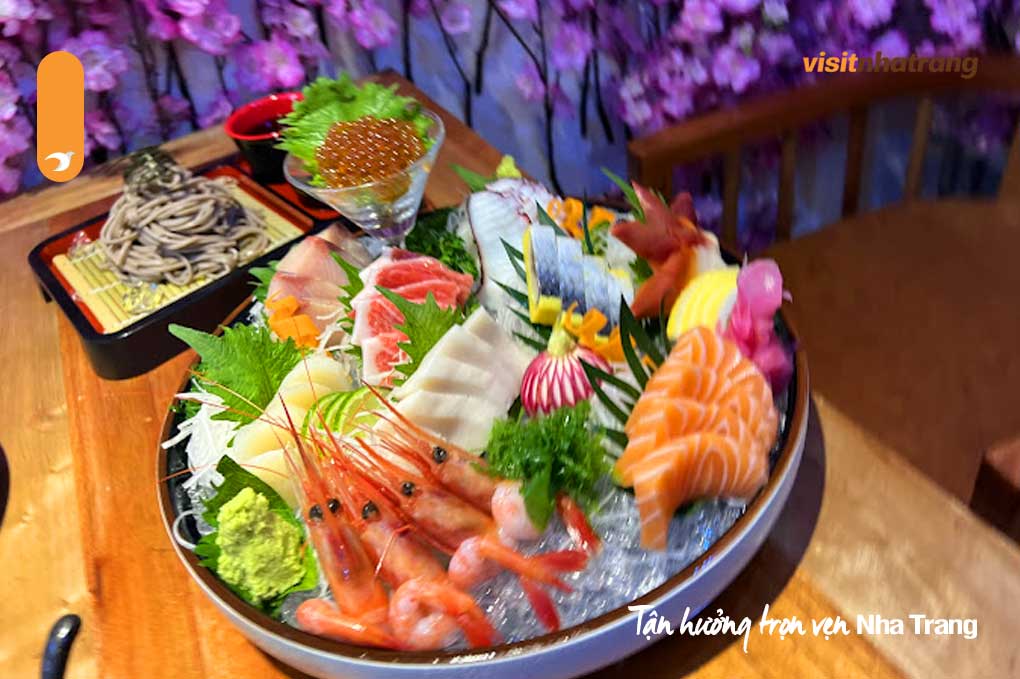 Sushi tại AHA SUSHI được chế biến từ nguyên liệu tươi ngon, trình bày đẹp mắt và mang hương vị chuẩn Nhật