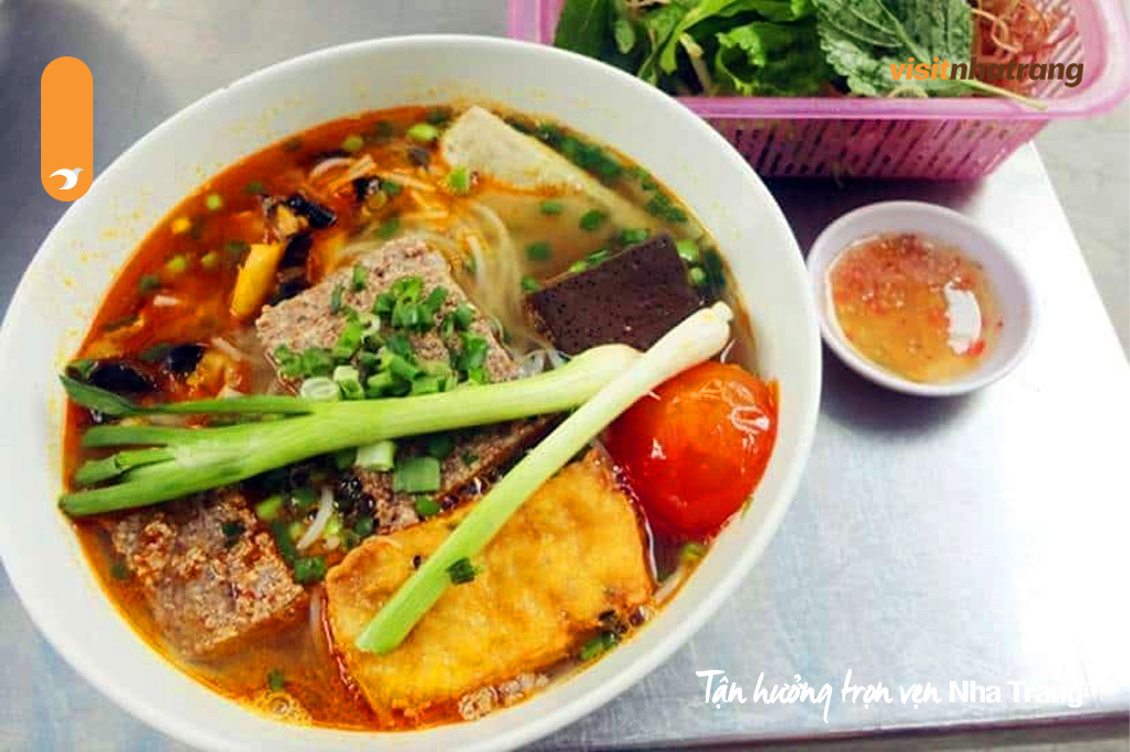 Bún riêu vỉa hè Đinh Tiên Hoàng