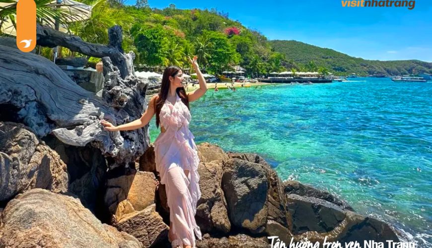 Mặc gì khi du lịch Nha Trang? Gợi ý outfit bắt trend