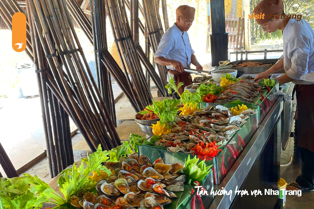 Chi tiết A-Z thời gian phục vụ và thực đơn buffet Hòn Tằm