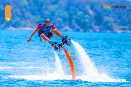 Trải nghiệm chơi flyboard trên đảo Hòn Tằm có gì khác biệt?